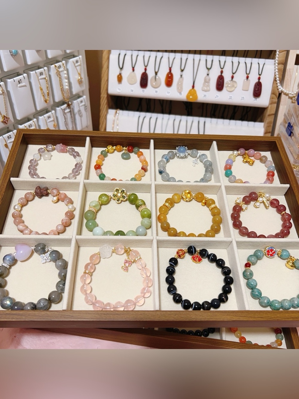 （05-04）Handmade bracelets for live show